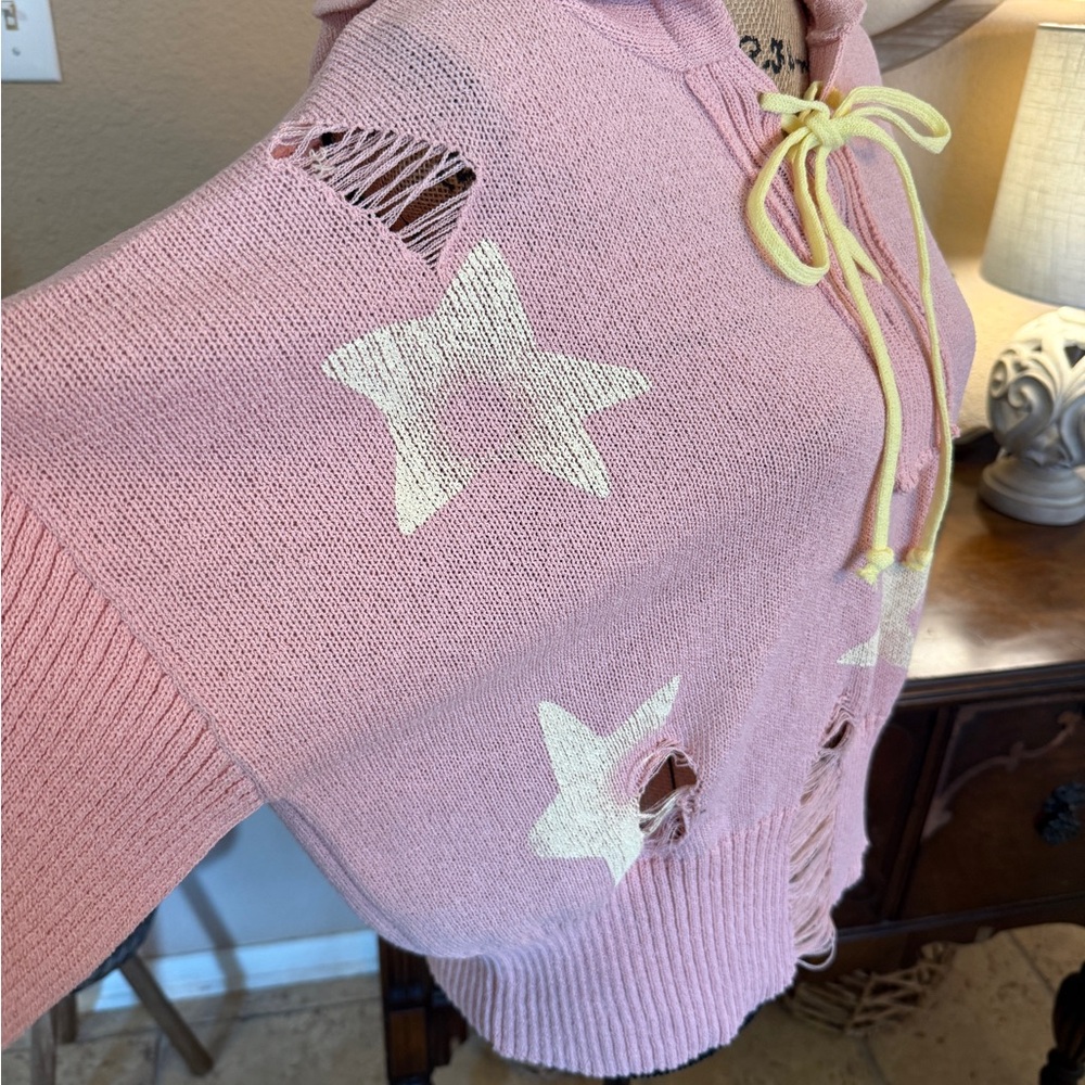 New POL Pink and White Star Patterned Women's Distressed Sweater - Picture 7 of 12